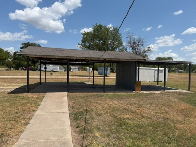 Building Photo - 8824 Old Marlin Rd