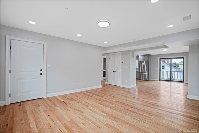 Building Photo - 80 Depeyster St