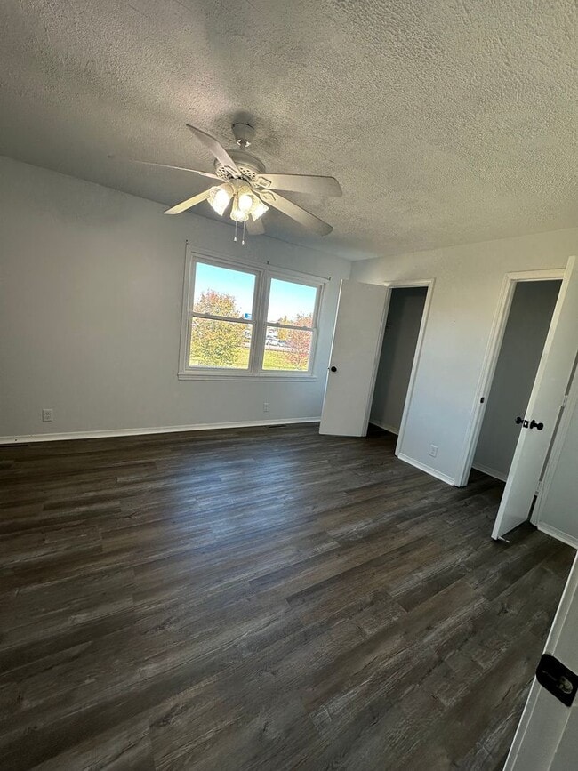 Primary Photo - WELCOME HOME! Cute 2 Bedroom 1 Bathroom with Garage!