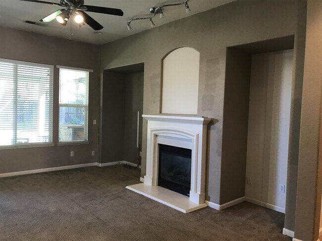 Building Photo - 5642 Saxon Way