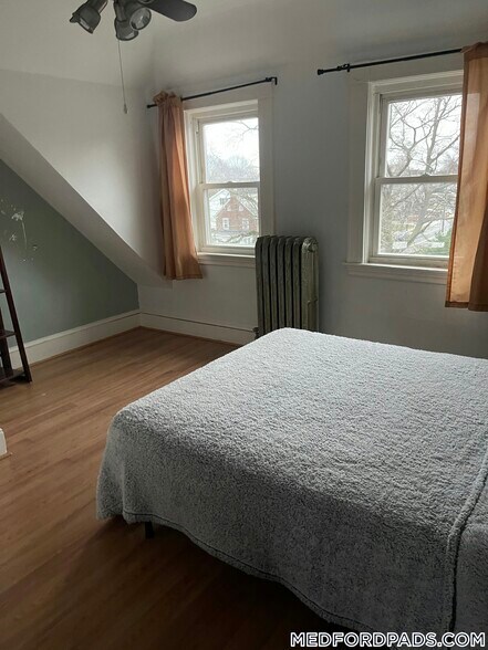 Building Photo - 124 Forest St