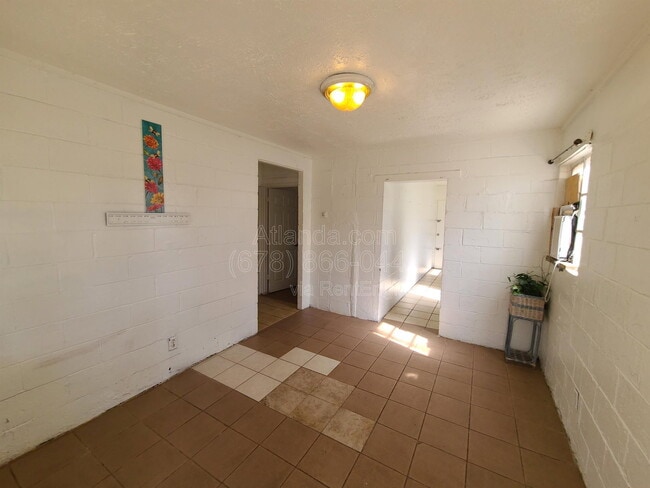 Building Photo - 1178 Garibaldi St SW