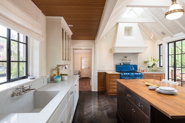 Building Photo - 919 RIVAS CANYON Rd