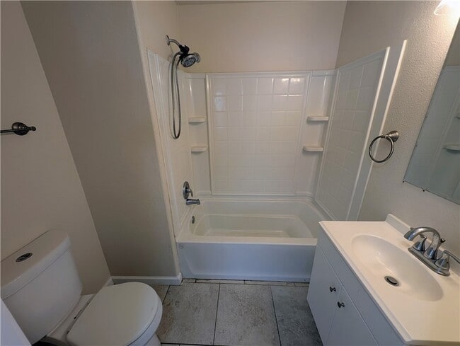 Building Photo - 637 Jester St