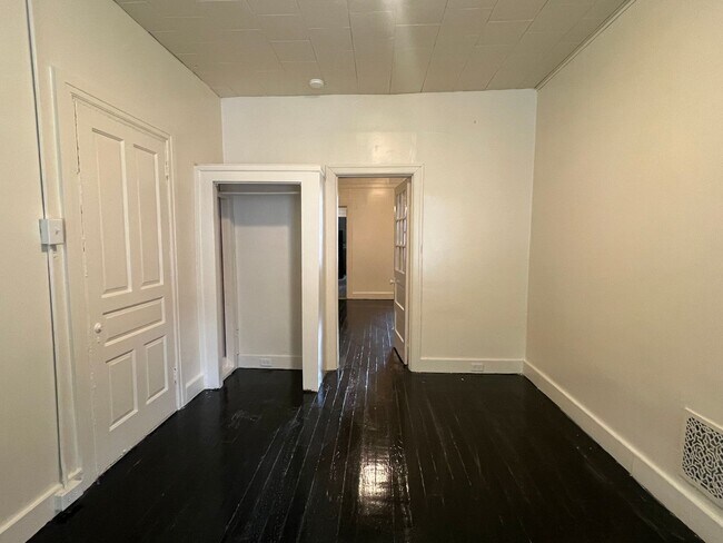 Building Photo - 747 Linden Ave