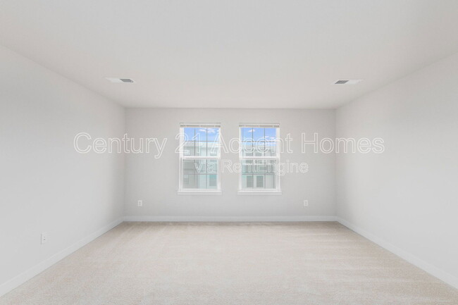 Building Photo - 14020 Sunrise Valley Dr