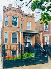 Building Photo - 2416 N Springfield Ave