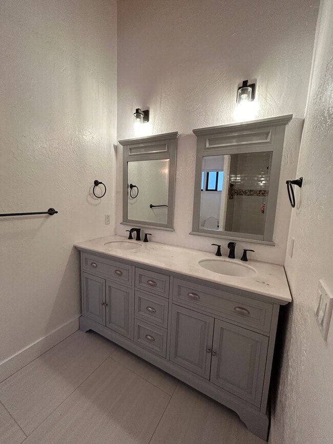 Building Photo - Gorgeous Location Near Heavenly - 3 Bed, 2...