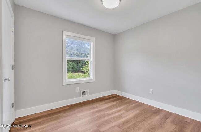 Building Photo - 2300 Oak Knoll Dr