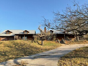 Building Photo - Gorgeous 2 Bedroom, 2 1/2 Bath Home  with BONUS room in Sunrise Beach, TX.