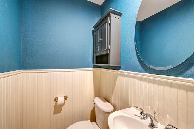 Building Photo - 301 Asbury St