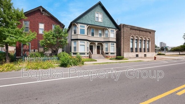Building Photo - 1510 Trumbull St