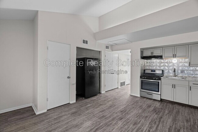Building Photo - 2323 Woodson Rd