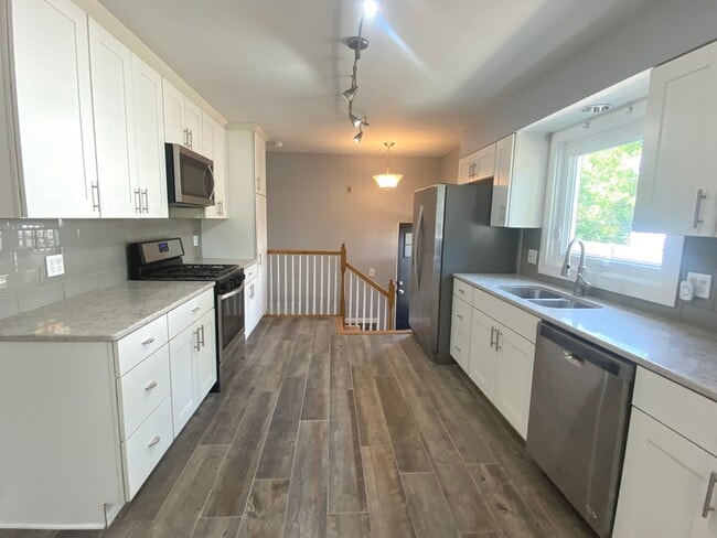 Building Photo - 426 Berteau Ave