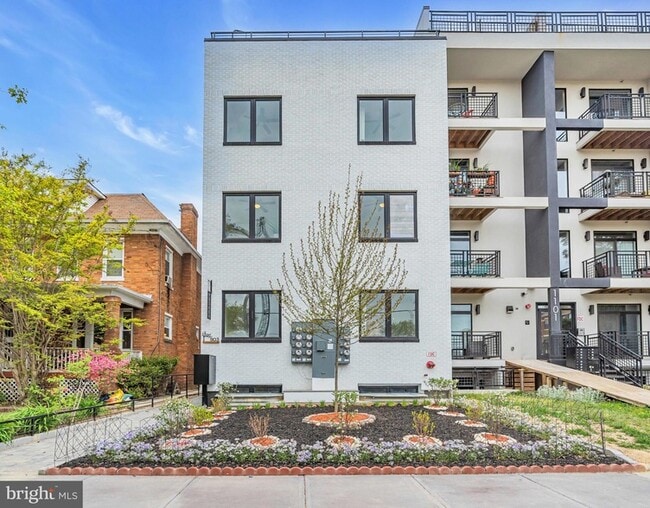 Building Photo - 1103 Fern St NW