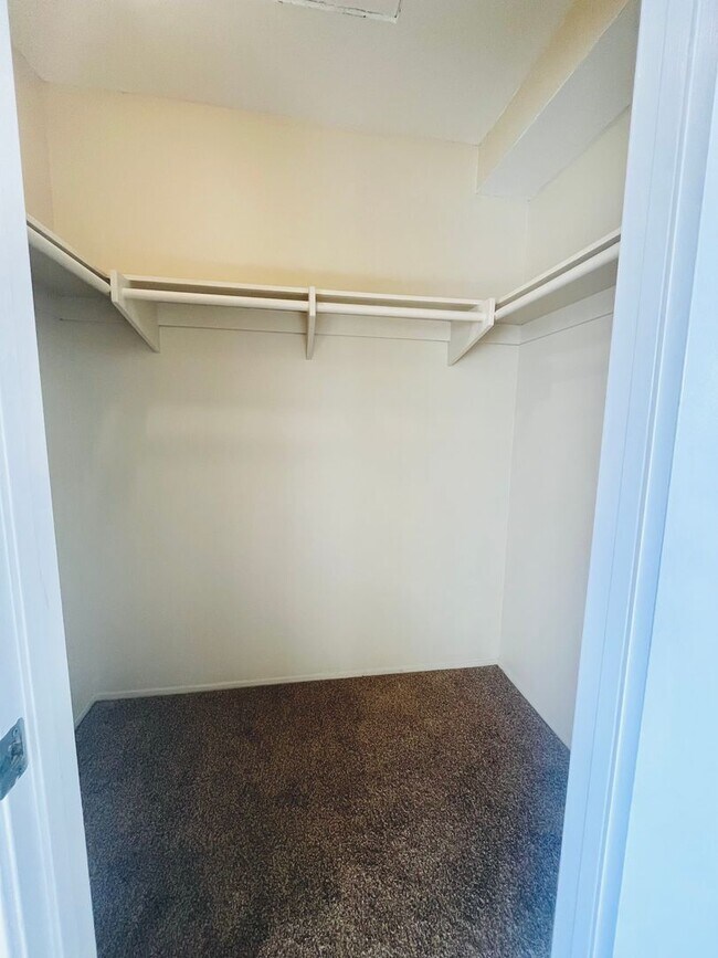 Building Photo - LA JOLLA VILLAGE LIVING! SPACIOUS 3BD/2.5BA TOWNHOME AVAILABLE JUNE for $4,795/mo!