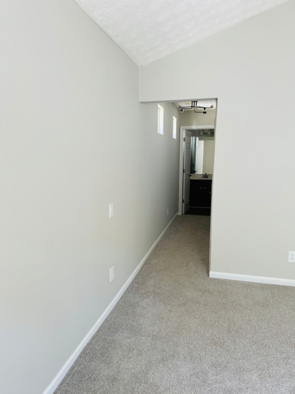 Building Photo - 208 Oak Grove Way