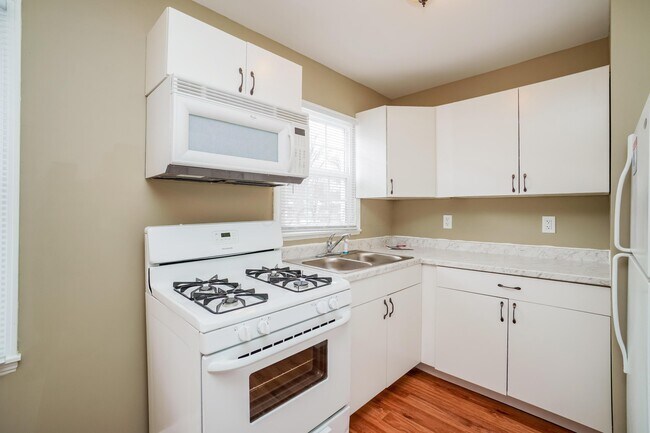 Building Photo - 2231 Dartmouth Ave