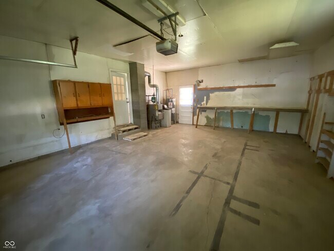Building Photo - 8044 Beechwood Ave