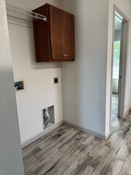 Building Photo - 3393 Green Briar Cir