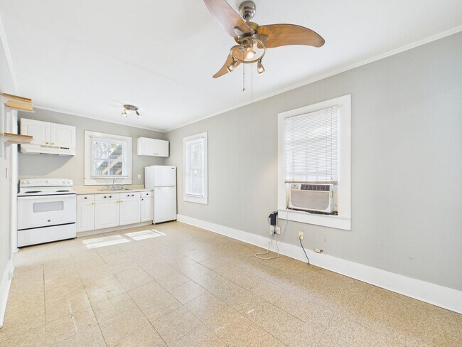 Building Photo - COMING SOON! 1 Bed, 1 Bath Cottage Near UL!