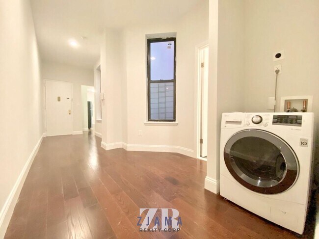 Building Photo - 792 Park Pl