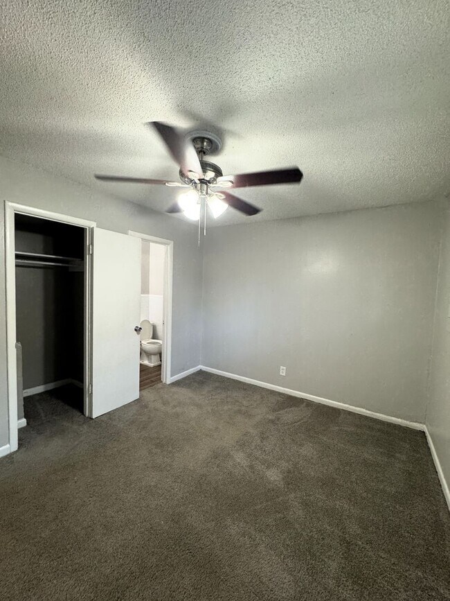 Building Photo - Available For Immediate Move-In!!