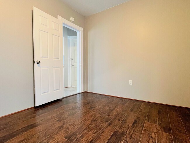 Building Photo - 116 Hawley St