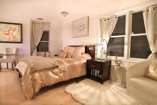 Building Photo - 1769 Ivy Rd