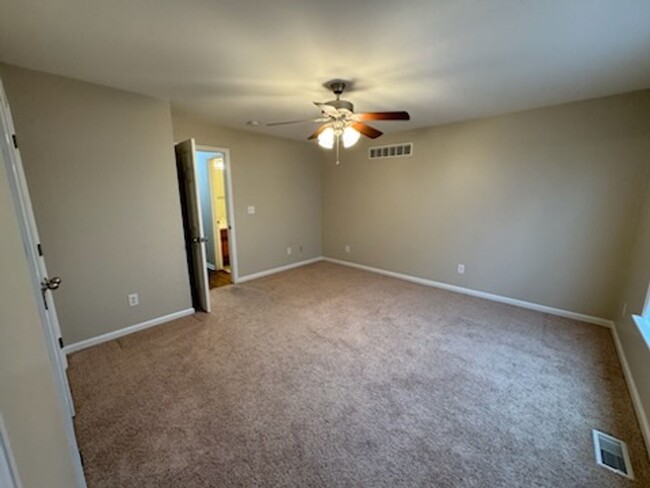 Building Photo - Lovely 3 BR House in the Polo Club Area! F...