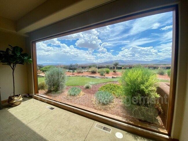 Building Photo - 2336 2336 W Entrada Trail