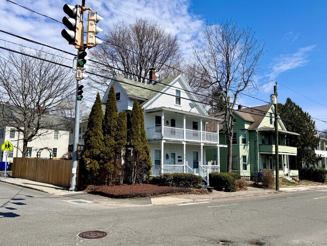 Primary Photo - 99 E Pearl St