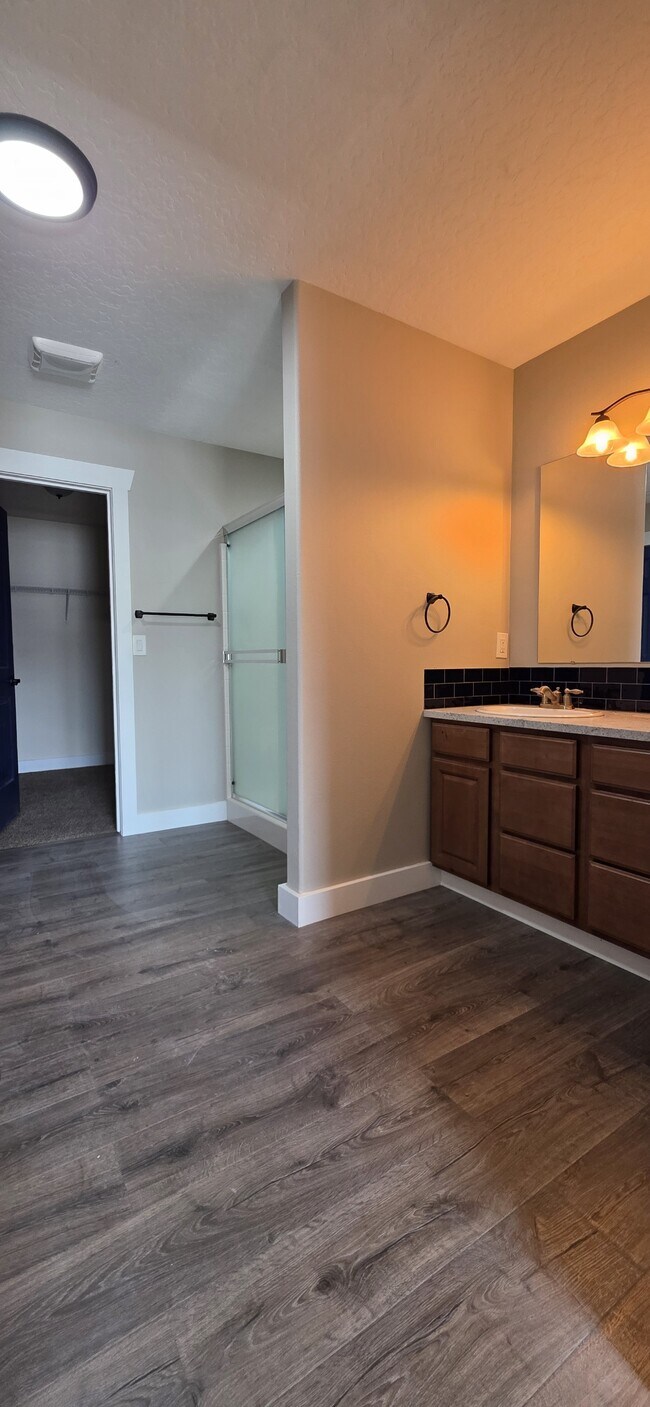 Building Photo - 157 E Murtaugh Lake Dr