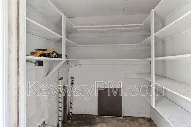 Building Photo - 1457 Columbia Hwy N