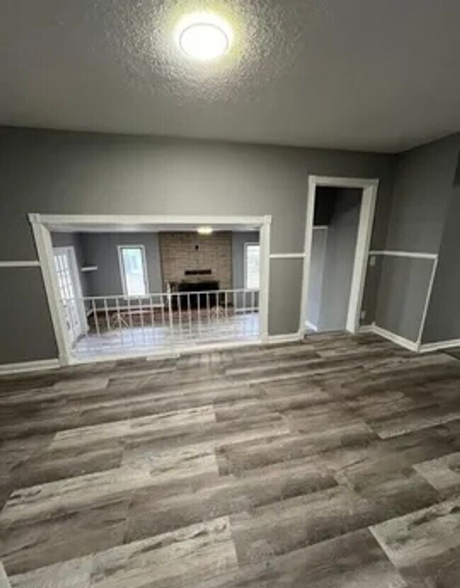 Building Photo - 3 bedroom/2 bath house