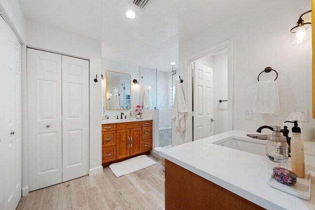 Building Photo - 5710 Coach House Cir