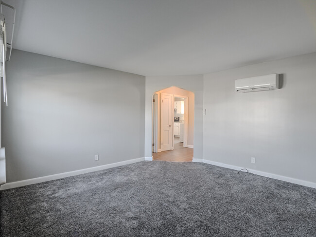 Building Photo - 1293 W Ocean View Ave