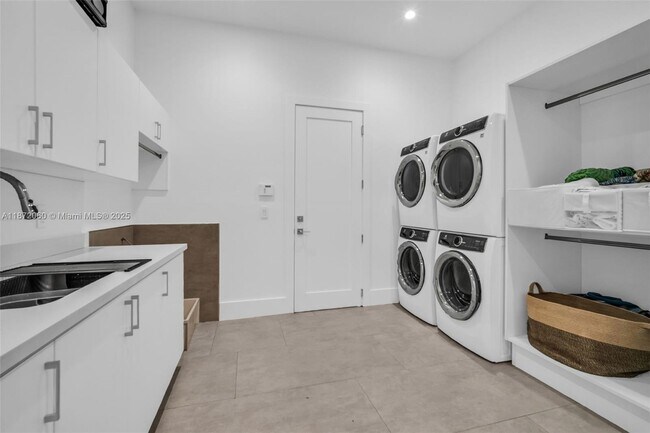 Building Photo - 6120 SW 80th St