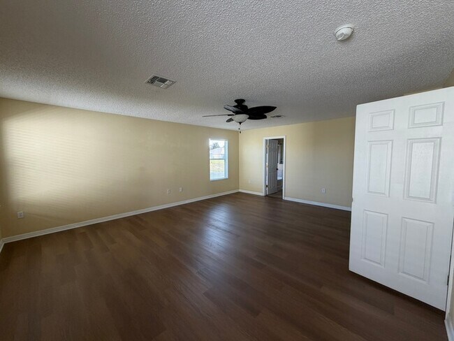 Building Photo - 256 Canna Dr