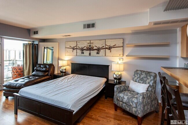 Building Photo - 255 N Sierra St