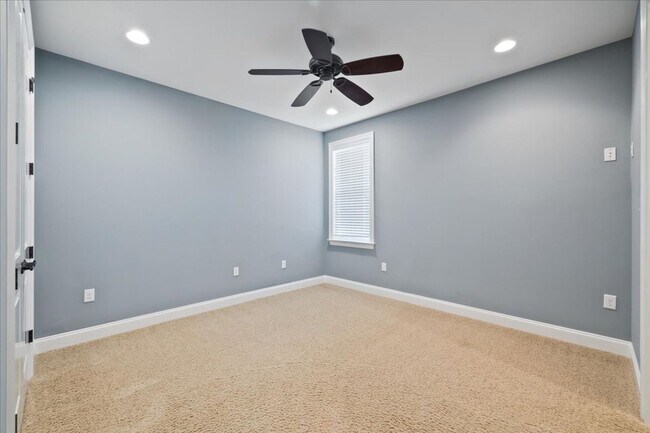 Building Photo - 4 Bedroom in Niceville!