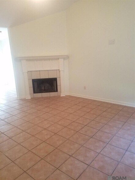 Building Photo - 16242 E Ridgewood Dr