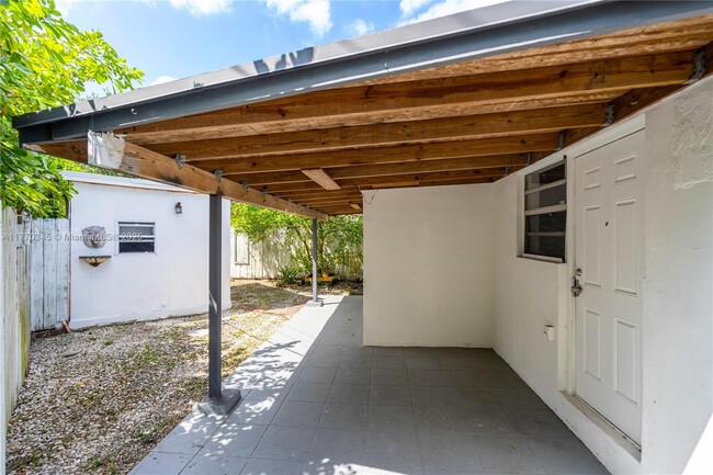 Building Photo - 3494 SW 56th Ave