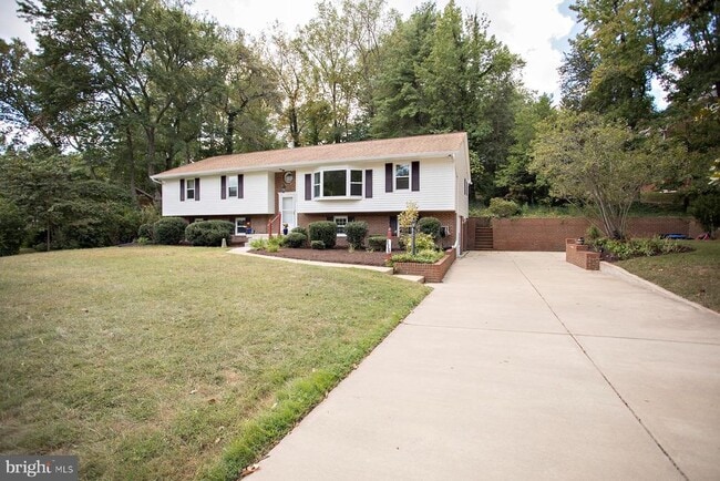 Building Photo - 115 Woodland Rd