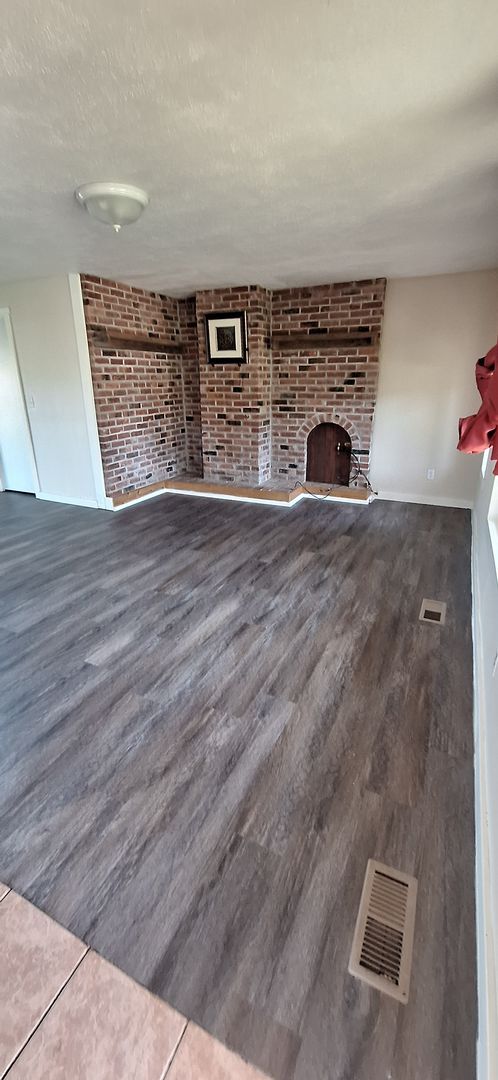 Building Photo - Single level pet friendly home - Move In Special