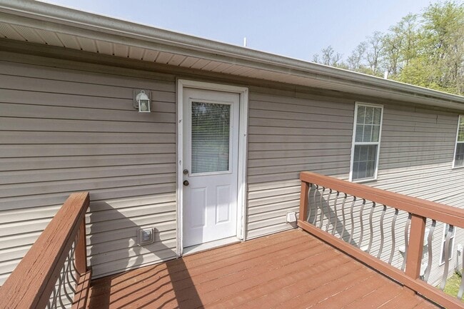 Building Photo - 3324 E St Charles Rd