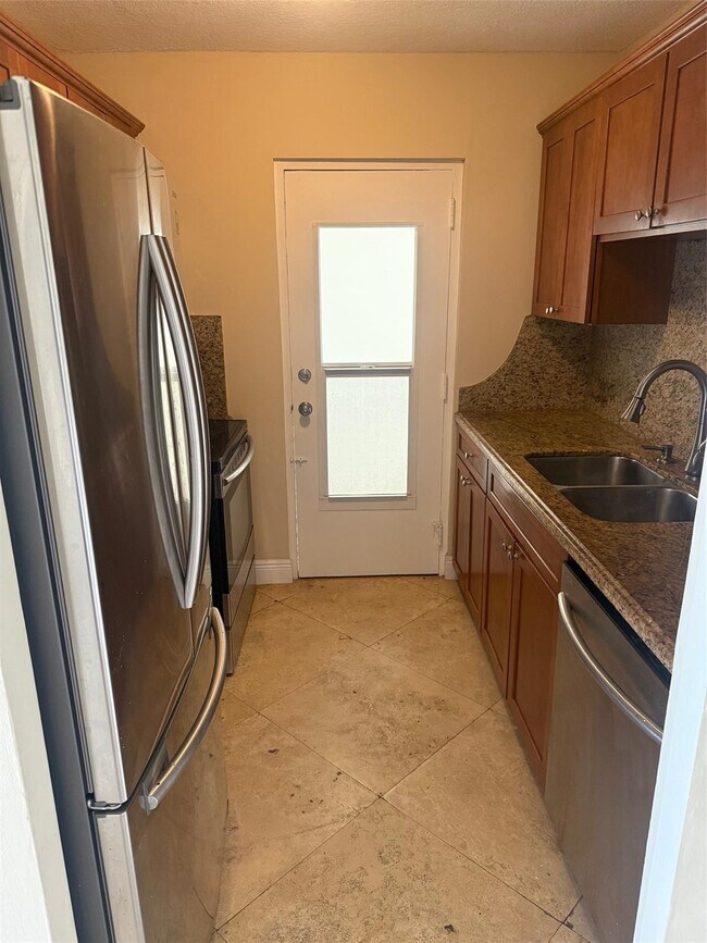 Building Photo - 2555 NE 11th St