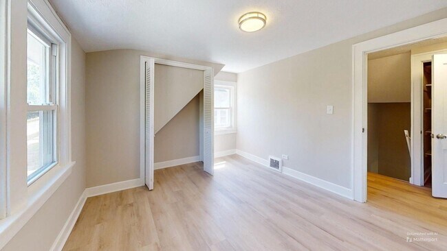 Building Photo - 4528 Rainbow Rd