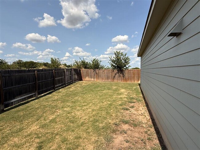 Building Photo - 904 Big Rocky Bend