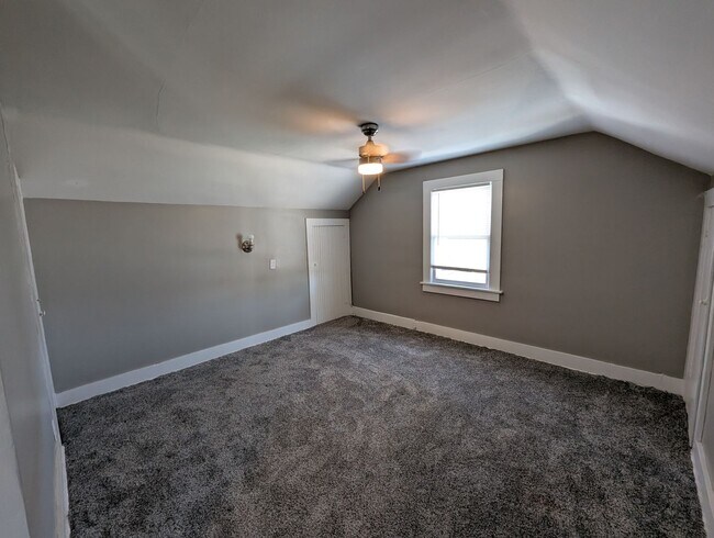Building Photo - 4 Bedroom House in Boonville